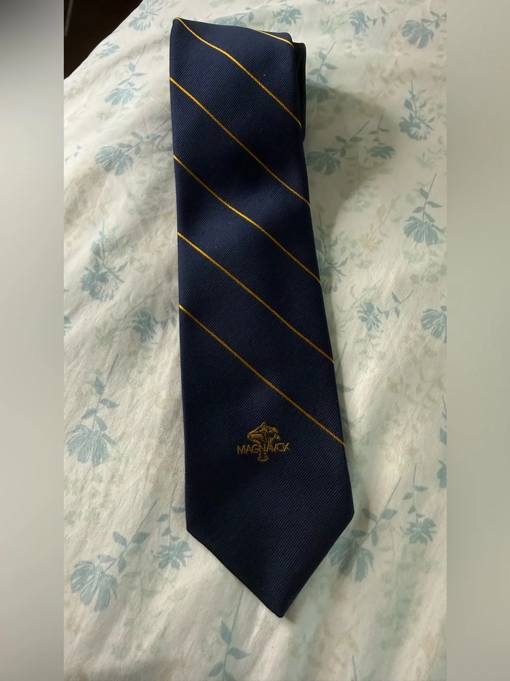 GIVENCHY GENTLEMEN PARIS Luxury Vintage Navy Silk Blend Tie | MAGNAVOX Logo